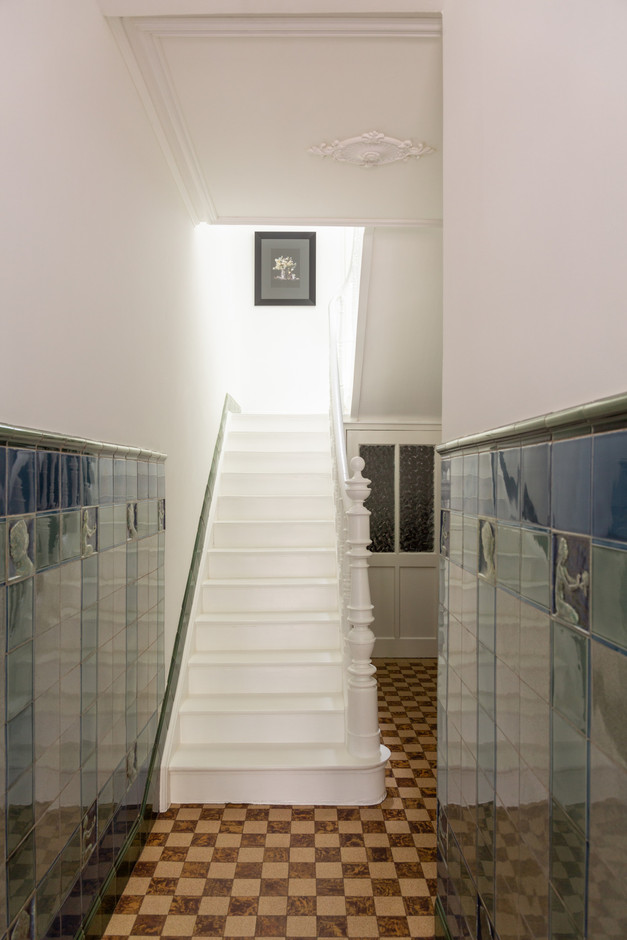 The old tiles in the entrance hall have been preserved. Photo: Patty Neu