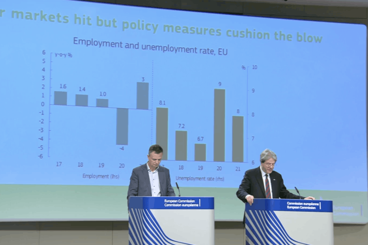 Le Covid-19 aura d’importantes conséquences sur le marché de l’emploi, résumait, mercredi matin, Paolo Gentiloni, commissaire européen à l’Économie (à droite). (Photo: Capture d’écran / Commission européenne)