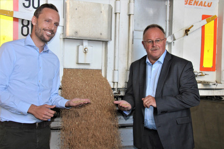 Le ministre de l’Agriculture, Romain Schneider, s’est rendu aujourd’hui aux Moulins de Kleinbettingen pour faire le bilan de la récolte céréalière de l’année. (Photo: ministère de l’Agriculture)