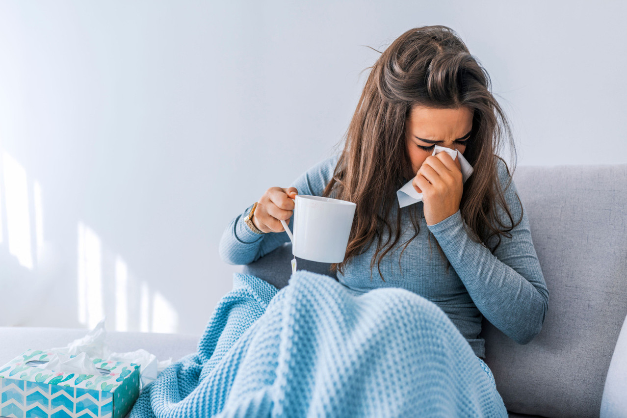 Le nombre d’arrêts maladie a augmenté de 23% l’an dernier tandis que les arrêts liés au Covid ont plus que doublé. (Photo: Shutterstock)