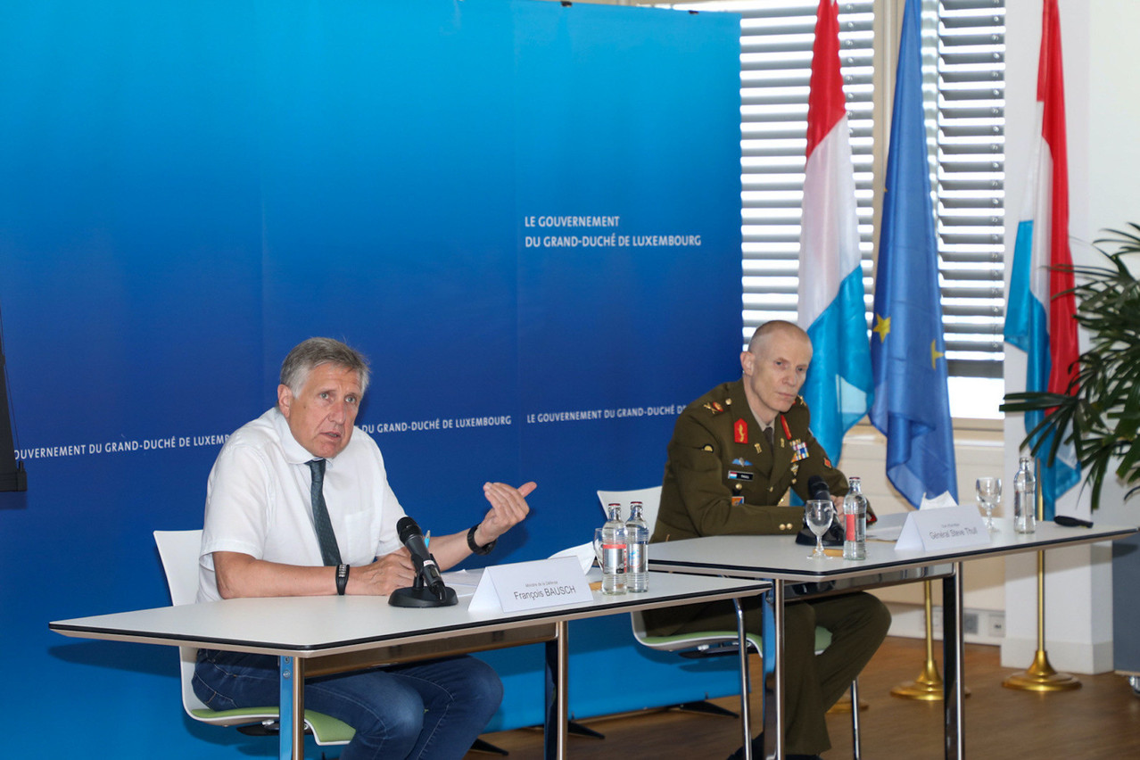 Pour François Bausch, ministre de la Défense, et Steve Thull, chef d’état-major, l’effectif de l’armée n’est plus en adéquation avec son rôle. (Photo: SIP)
