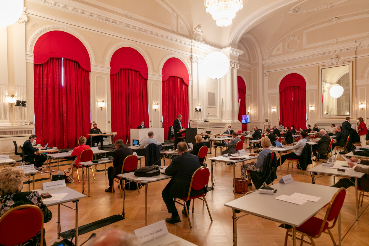 Les députés devront bientôt rendre publique une partie de leur agenda, pour plus de transparence sur les échanges qui influencent leurs décisions. (Photo: Romain Gamba/Maison Moderne)