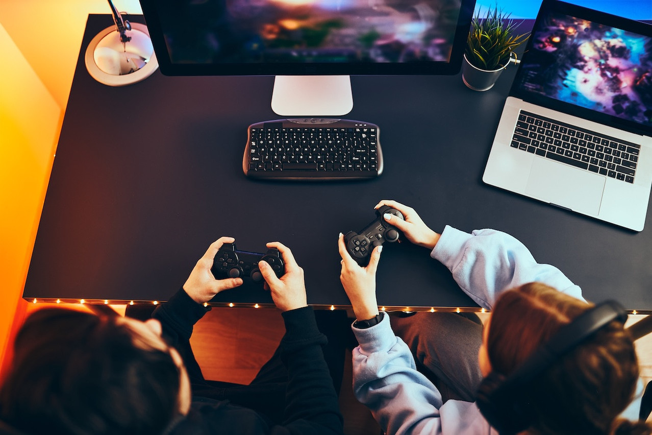 Members of Parliament and the government are examining the situation of young people. An exercise that takes place every five years and whose theme this year is devoted to the relationship with the virtual. (Photo: Shutterstock)