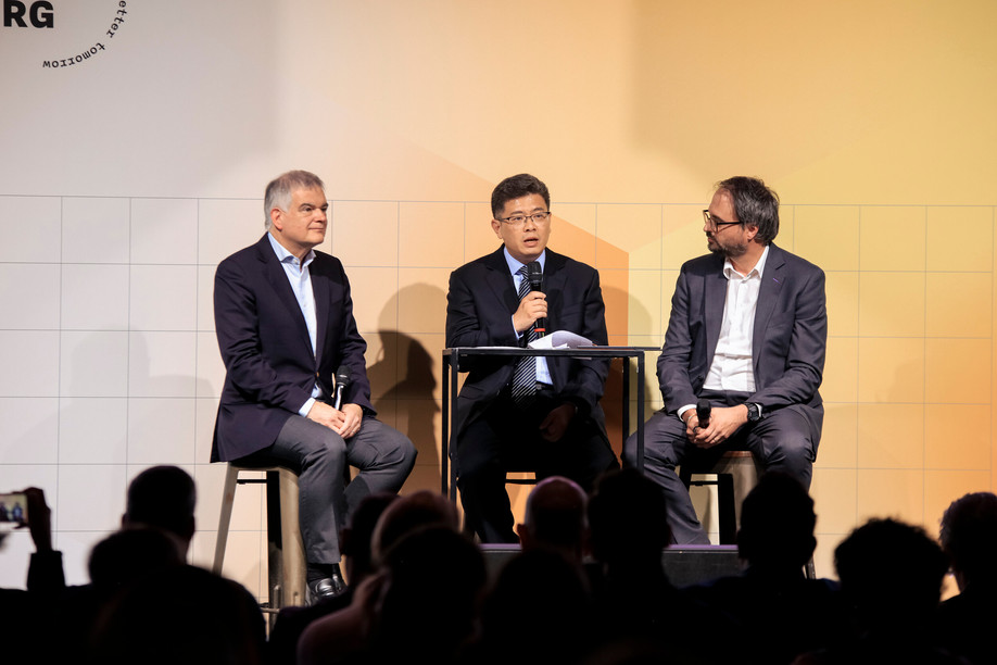 CSSF Director General Claude Marx (on the left) said at Nexus Luxembourg that regulation reflected societal choices and could therefore differ from one part of the world to another.  (Photo: Virginie Willemet)