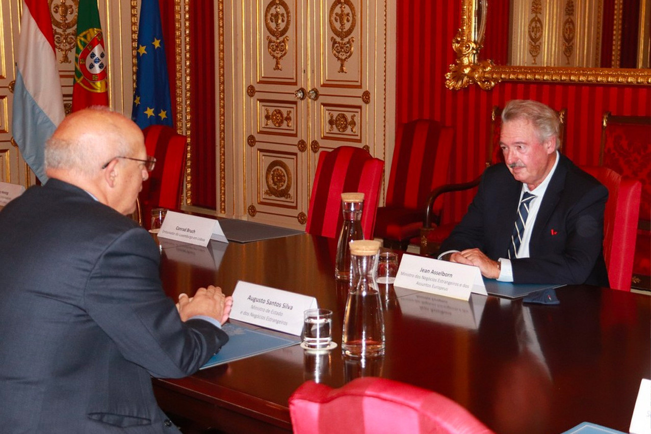 Jean Asselborn, ministre des Affaires étrangères et européennes, et son homologue portugais, Augusto Santos Silva (de dos), lors d’une visite officielle en octobre 2020. (Photo: SIP)