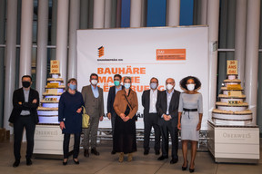 Lydie Polfer (Bourgmestre de la Ville de Luxembourg),Sam Tanson (Ministre de la Culture), Pierre Hurt (directeur de l’OAI) et Sala Makumbundu (Christian Bauer & Associés Architectes) ((Photo: Nader Ghavami/Maison Moderne))