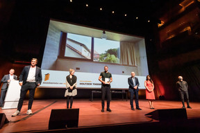 Au centre, Thierry Holtzem (Mycon Ingérieurs Sarl), lauréat du Bauhärepräis OAI 2020 ((Photo: Nader Ghavami/Maison Moderne))