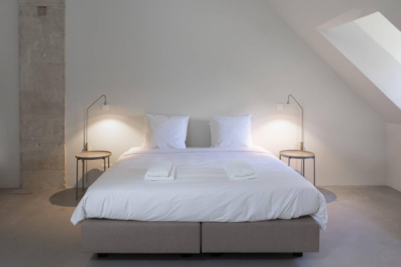 Le mobilier a été choisi dans un esprit de sobriété. (Photo: Laurent Antonelli)