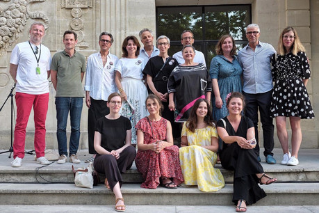 Organisateurs, officiels et partenaires rassemblés pour vernir l’exposition Lët’z Arles. (Photo: Romain Girtgen / CNA)