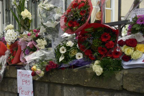 «Le Luxembourg est Paris». Il y a un an, les résidents du Grand-Duché rendaient hommage aux victimes de la tuerie du 13 novembre survenue à Paris.  (Photo: Christophe Olinger / archives)