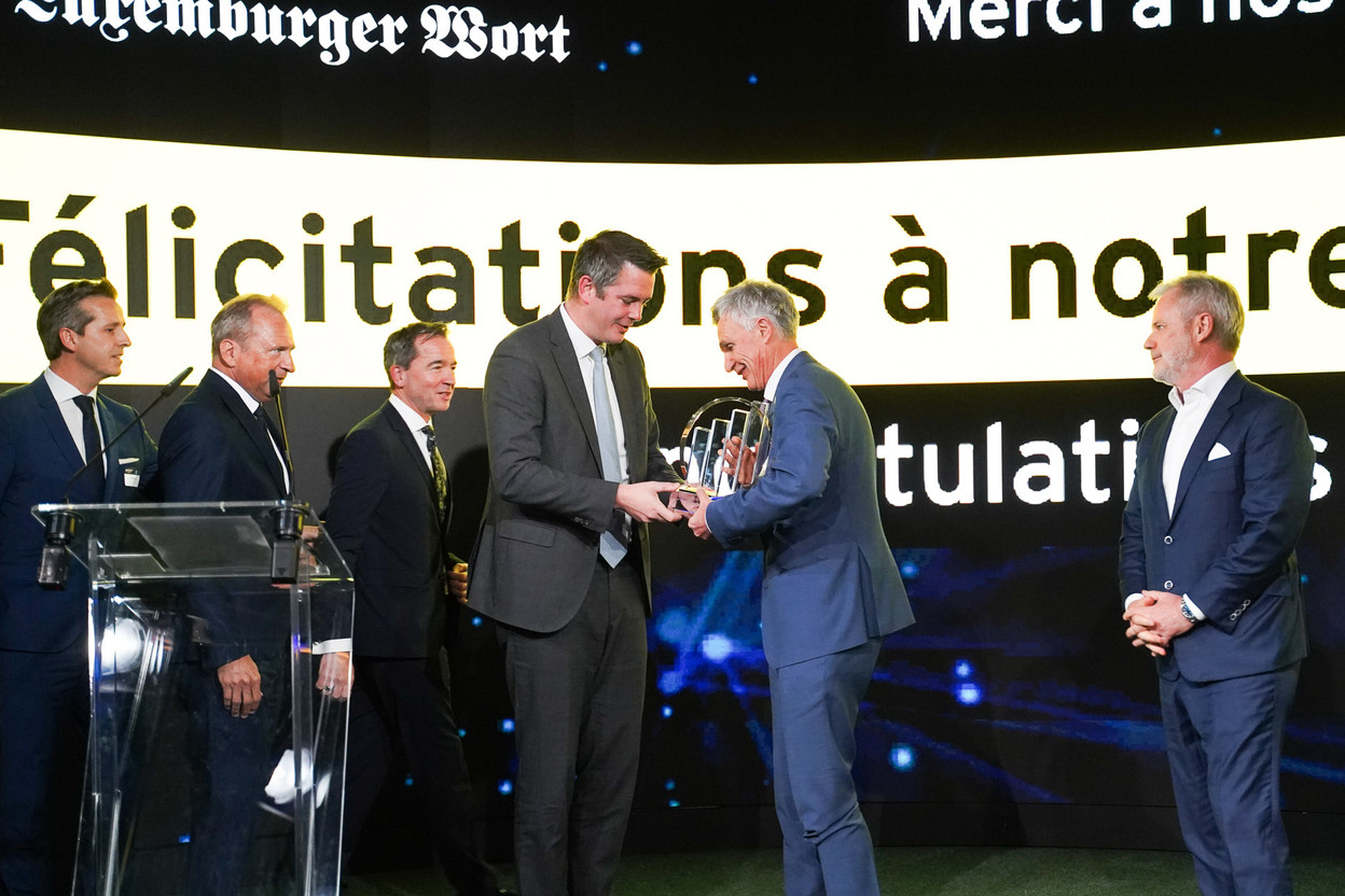In the presence of the Ministers of Finance, Gilles Roth, and the Economy, Lex Delles, René Beltjens, a central figure at Alter Domus, succeeds Marc Giorgetti in the Entrepreneur of the Year award. (Photo: EY)