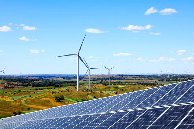 La production d’électricité par l’éolien et le solaire a respectivement augmenté de 9% et de 15% en 2020 dans l’UE. (Photo: Shutterstock)