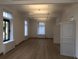 Le premier étage est maintenant libéré de ses faux plafonds et aménagé avec un parquet au sol. ((Photo : Colliers International))