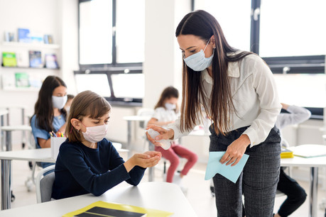 Pour éviter les contaminations, le nombre d’élèves est réduit. Si celui-ci est assez bas dans les classes de l’enseignement fondamental, il peut atteindre un maximum de 29 dans les classes de l’enseignement secondaire. (Photo: Shutterstock)