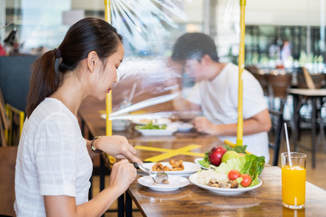 Les restaurateurs doivent afficher les mesures de protection adéquates pour retrouver la confiance des clients. (Photo: Shutterstock)