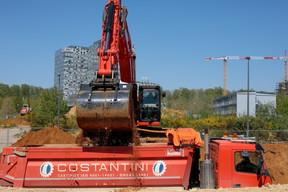Un grand nombre de chantiers de la capitale ont rouvert ce lundi dans le cadre du déconfinement, comme ici, au Kirchberg. ((Photo: Matic Zorman / Maison Moderne))