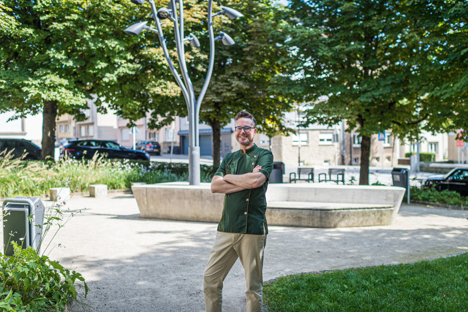 This man says he can bring teeth back to life. Photo: Mike Zenari