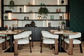 Le mobilier évoque celui d’un intérieur domestique. (Photo: spnkr)