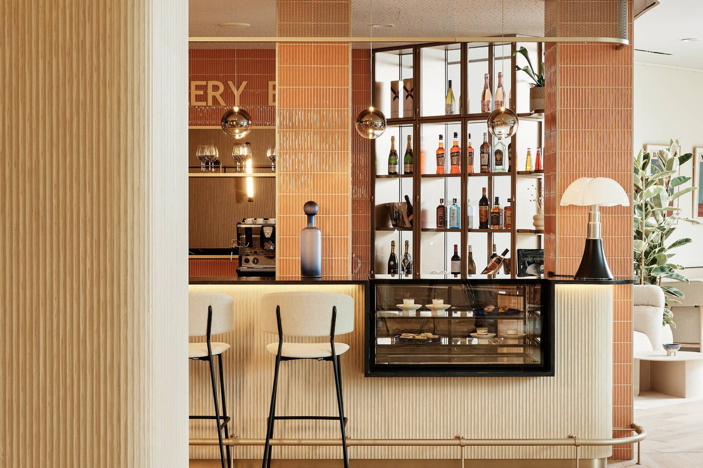 Un bar participe à l’animation des lieux. (Photo: spnkr)