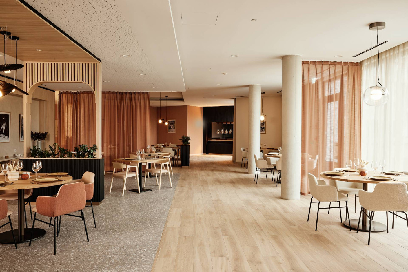 Différentes ambiances sont créées au sein d’un même grand espace. (Photo: spnkr)