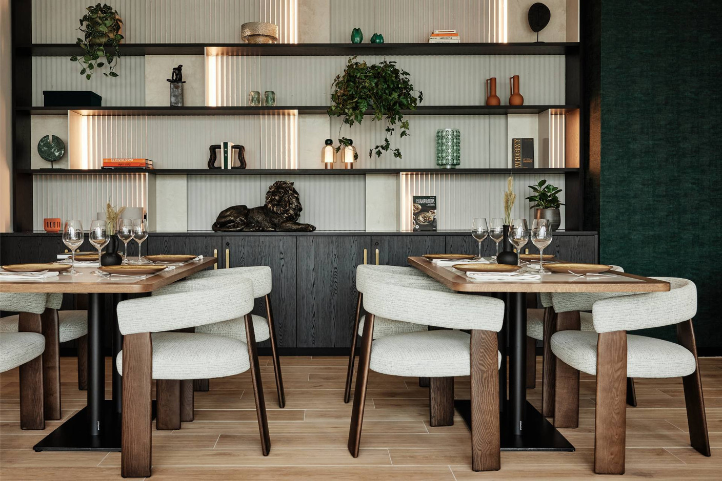 Le mobilier évoque celui d’un intérieur domestique. (Photo: spnkr)