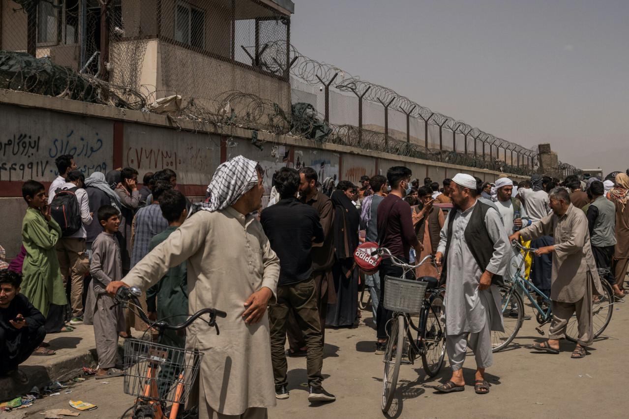 Des milliers d’étrangers et d’Afghans qui les ont aidés tentent de fuir l’Afghanistan avant le départ complet des Américains, programmé pour l’instant pour le 30 août. (Photo: Shutterstock)