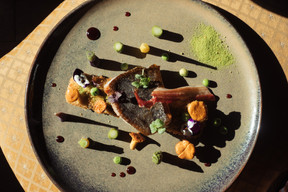 Au restaurant Pèitry sont privilégiés les produits du terroir, issus d’artisans et agriculteurs locaux. Maison Moderne