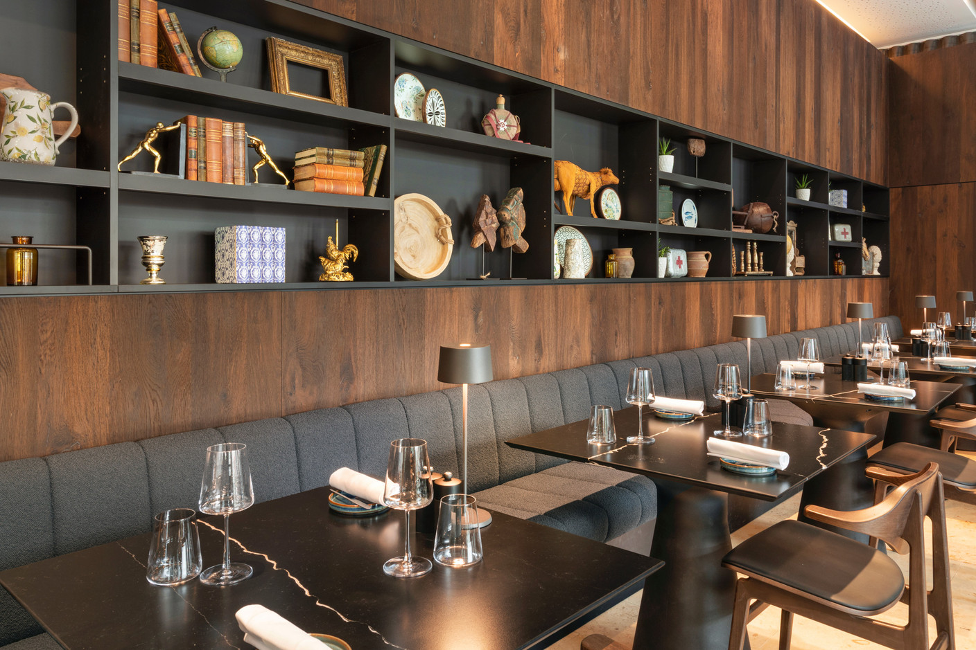 Atmosphere without fuss and meticulous decoration at Casa Duques. (Photo: Casa Duques)