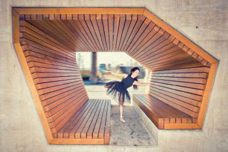 Les lauréats du concours photo SinCityPics organisé par la Fondation de l'architecture ont été révélés le 26 janvier, au coeur de l'espace public, sur la place Guillaume II. (Photo: Sincitypics)