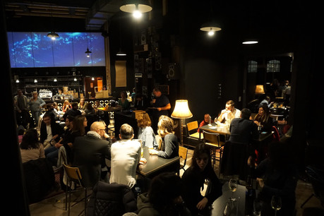 Salle comble pour la rentrée des soirées Blindiscover, à la Buvette des Rotondes. (Photo: Kiki Jost)