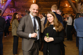 Francesco Cometa (BEI) et Sophia Withers (Docify) au cocktail d'hiver de Lafo à la Brasserie Schuman, le 11 février 2025. (Photo: Pancake! Photographie)