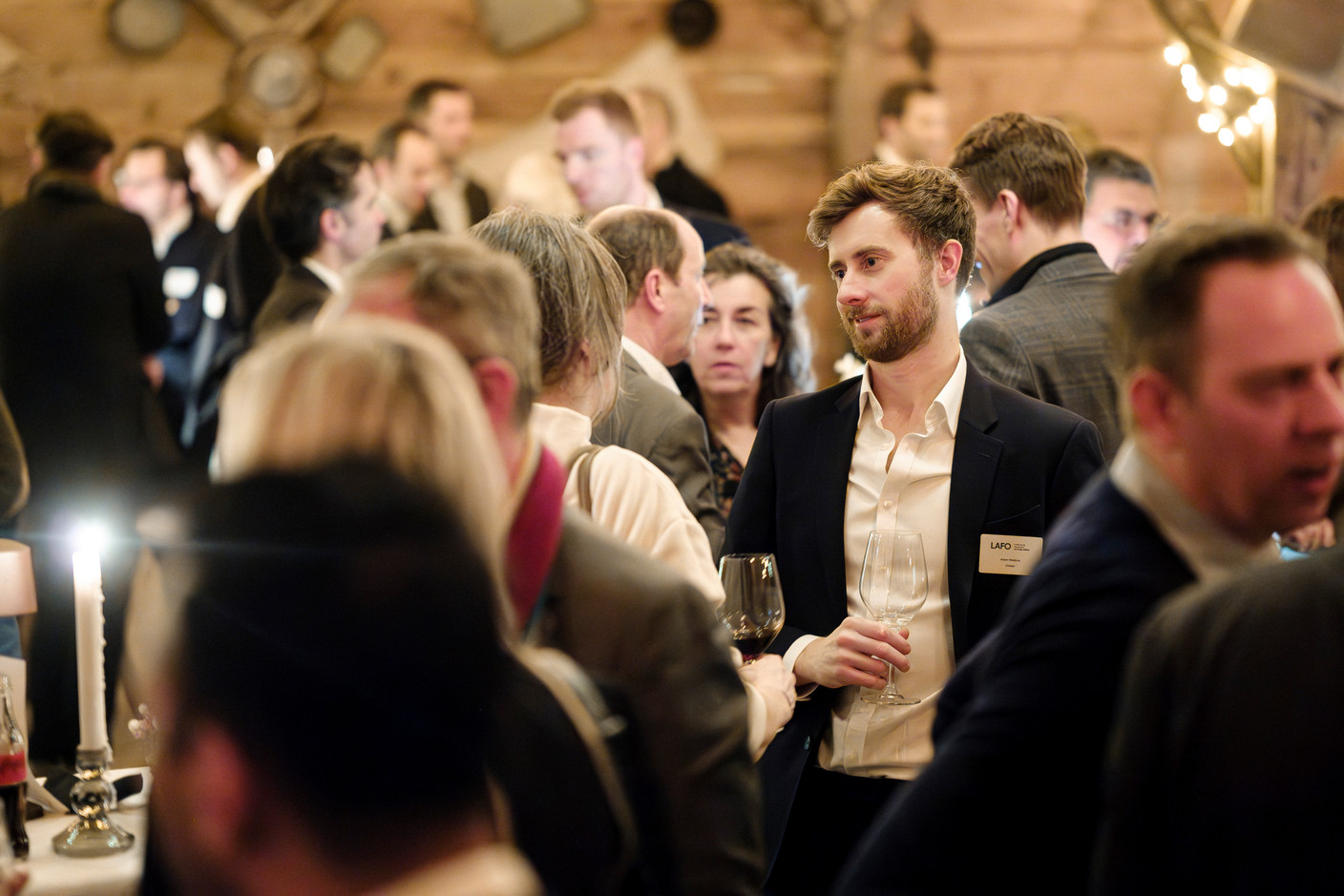 Adam Watkins (Cinven) au cocktail d'hiver de la Lafo à la Brasserie Schuman, le 11 février 2025. (Photo: Pancake! Photographie)