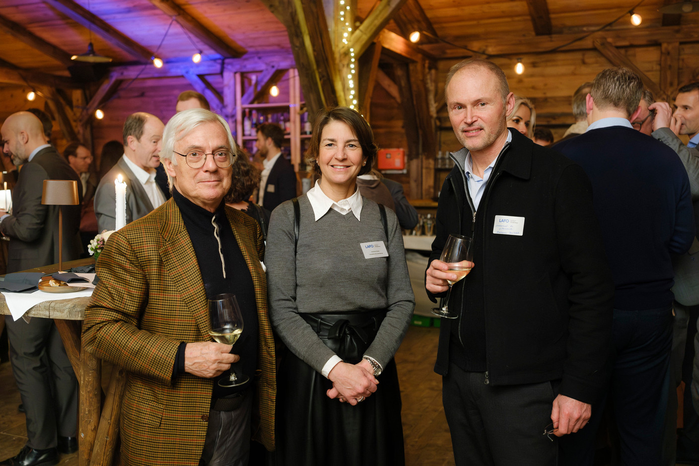 Tonika Hirdman (Fondation de Luxembourg) au centre, Emmanuel de Villeneuve (Massena Partners) à droite, lors du cocktail d'hiver de la Lafo à la Brasserie Schuman, le 11 février 2025. (Photo: Pancake! Photographie)