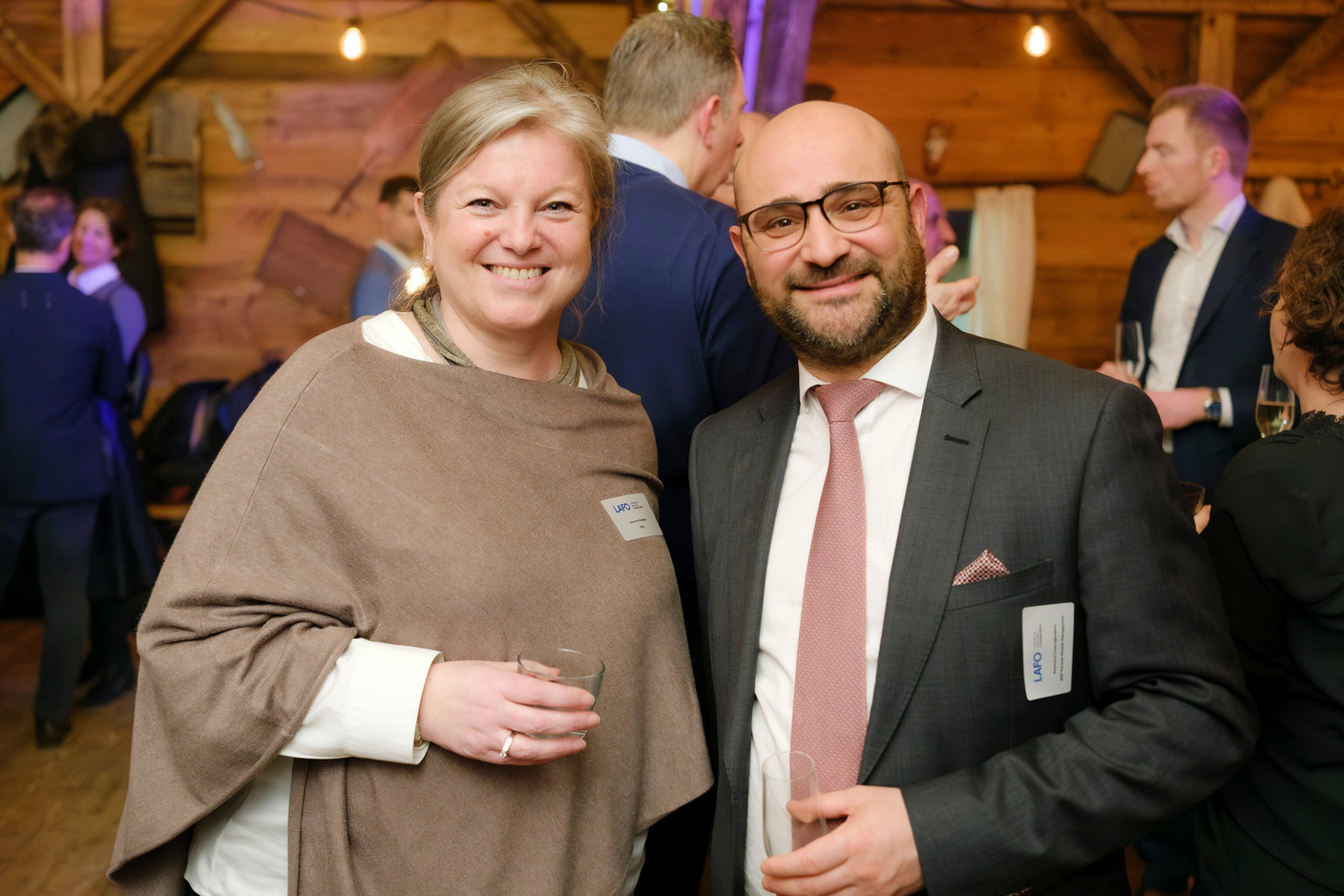 Laurence Mostade (IQ-EQ) et Stephane Castrogiovanni (BNP Paribas Wealth Management) au cocktail d'hiver de Lafo à la Brasserie Schuman, le 11 février 2025. (Photo: Pancake! Photographie)