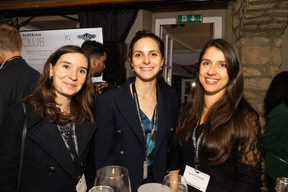 Maelle Saulnier, Ambre Hayoun et Camille Szymanski (Deloitte). (Photo: Eva Krins/Maison Moderne)