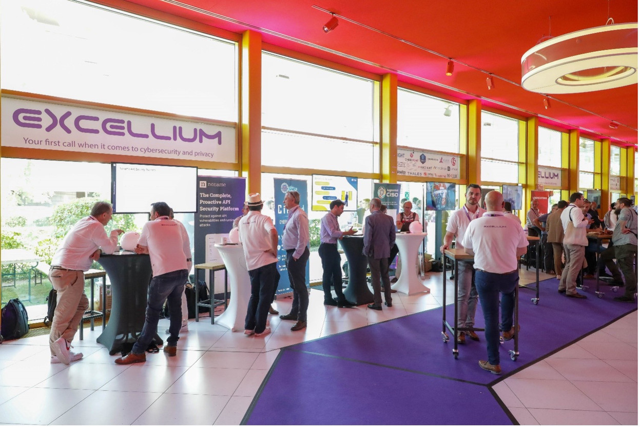 La galerie du Casino 2000 accueille les stands des partenaires d’Excellium   (Photo : Excellium)
