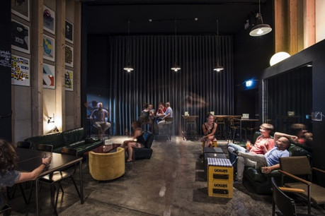 La Buvette des Rotondes renoue avec son public festif le vendredi soir. (Photo: Maison Moderne)