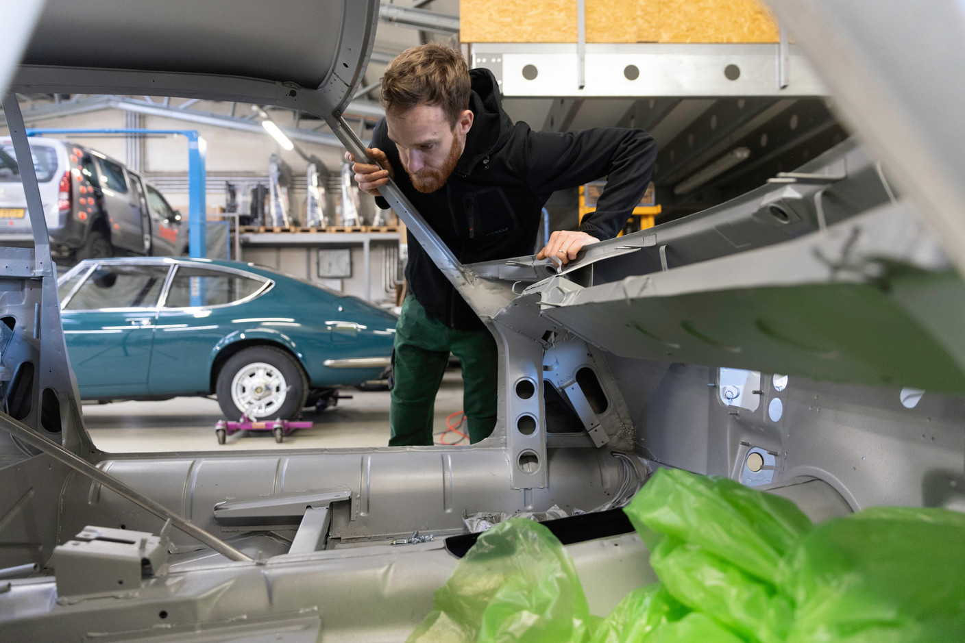 Steven Boulot s’est formé au métier de carrossier-tôlier après une formation en hôtellerie.  (Photo: Guy Wolff/Maison Moderne)