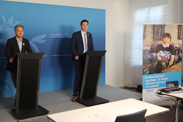 Michel Reckinger, président de la Fédération des artisans, et Lex Delles, ministre des Classes moyennes et du Tourisme, ont lancé officiellement la campagne «Smile again». (Photo: SIP)