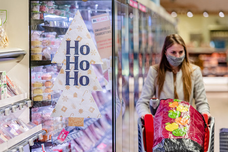 Si les courses du réveillon sont moins importantes, les consommateurs semblent vouloir se faire plaisir au terme d’une année 2020 marquée par la pandémie de Covid-19. (Photo: Delhaize / Jonas Roosens)