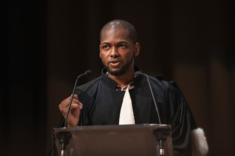 Ibrahim Dème est stagiaire judiciaire au sein de l’étude Lextrust. (Photo: Simon Verjus/Maison Moderne)
