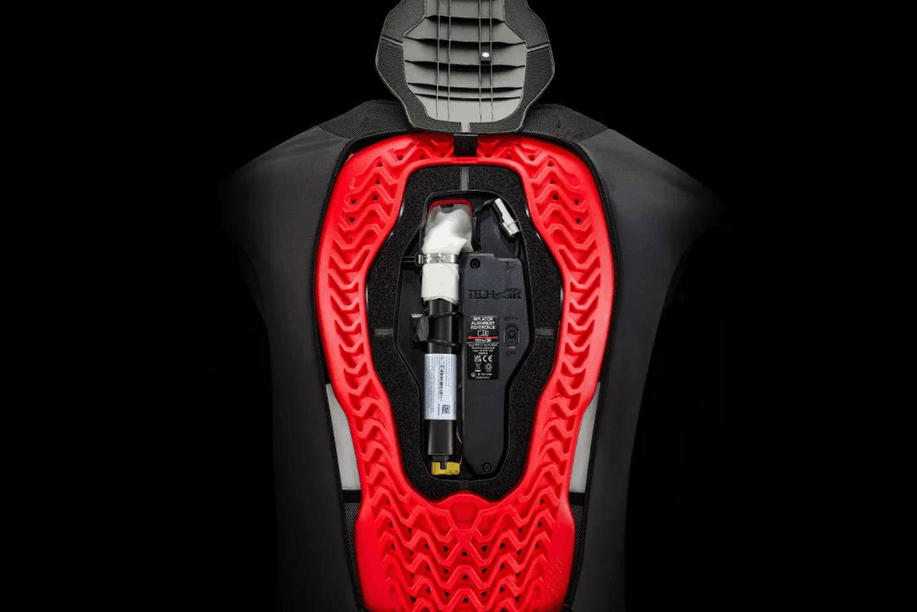 Alpinestars TechAir5 airbag and Plasma back protector Photo: AlpineStars