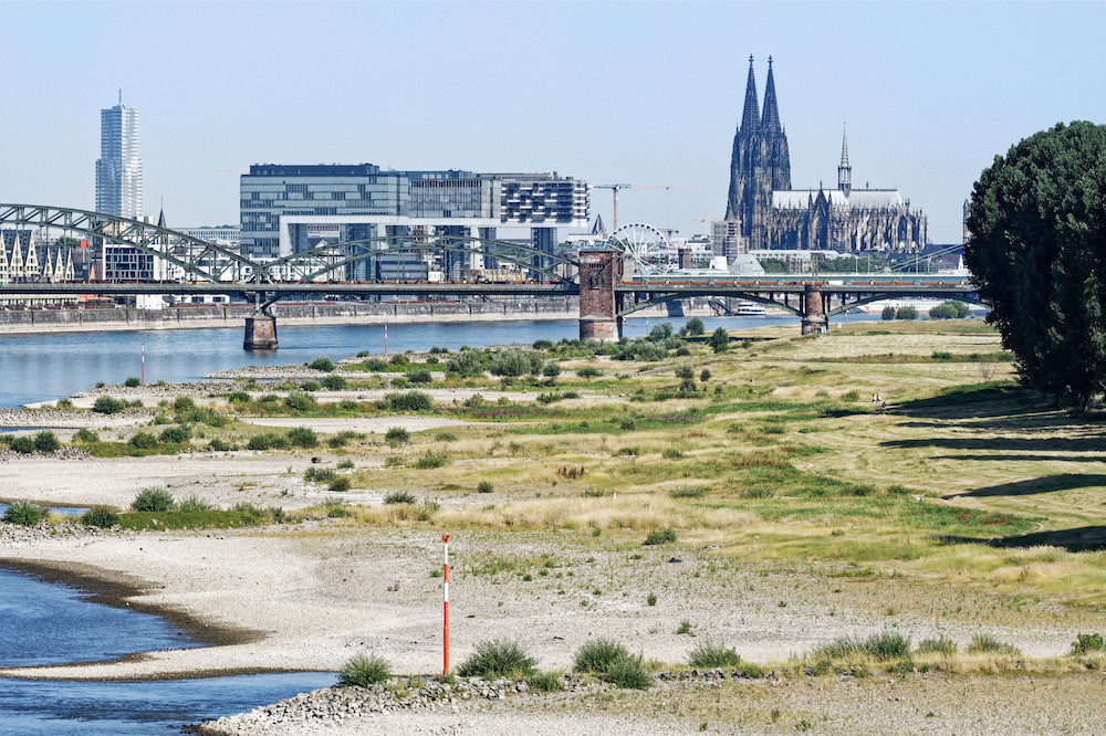 In Cologne, the situation is said to be "low water" when the water level is 2.10 metres. It is currently at 0.94 metres. This is having a serious impact on barge transport as far as the Luxembourg Moselle. (Photo: Shutterstock)