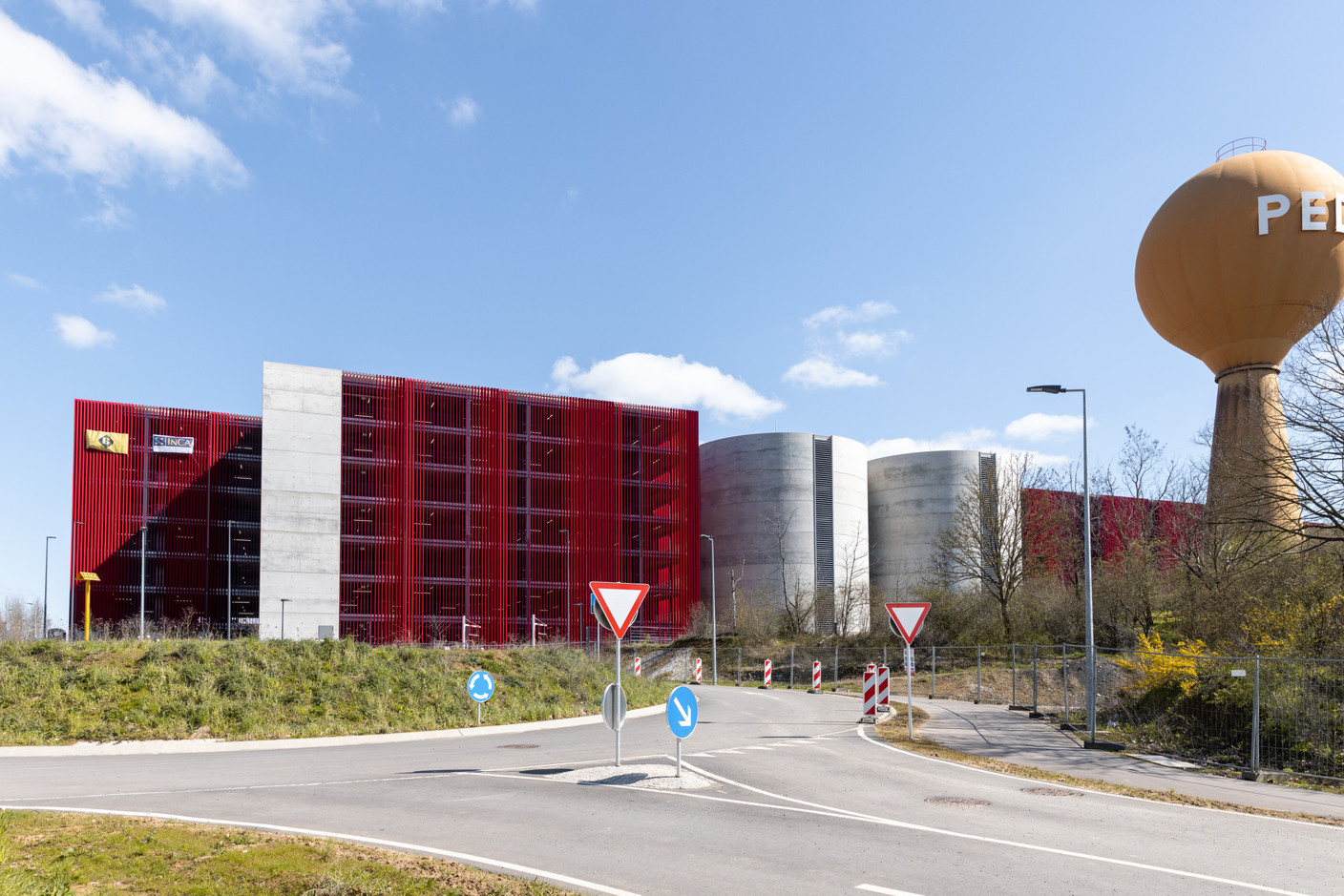 Expected for several years, the Rodange P+R should also help to relieve congestion in certain car parks such as the one at the Pétange station. Photo: Romain Gamba/Maison Moderne