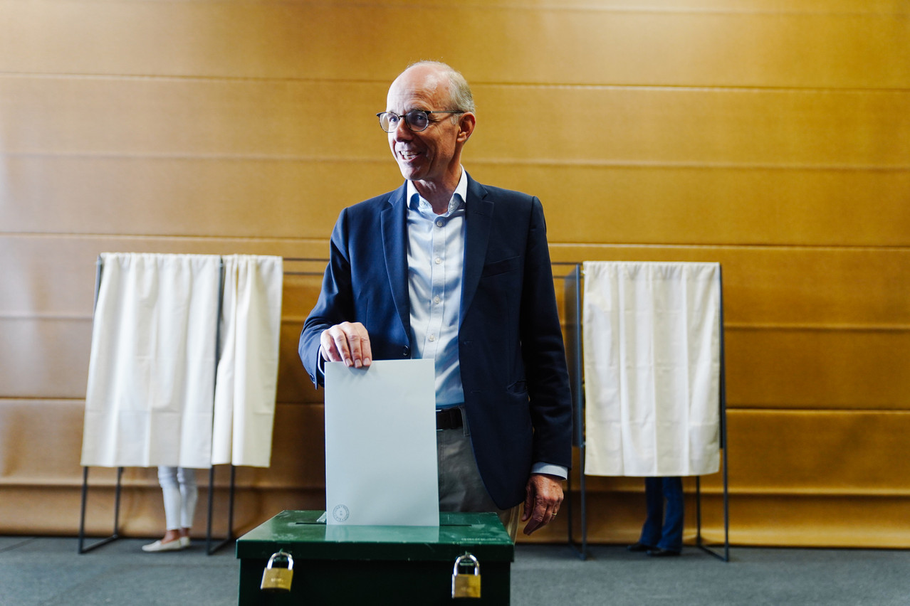 CSV lead candidate Luc Frieden is seen at a polling place in Contern. Photo: Morris Kemp/Maison Moderne