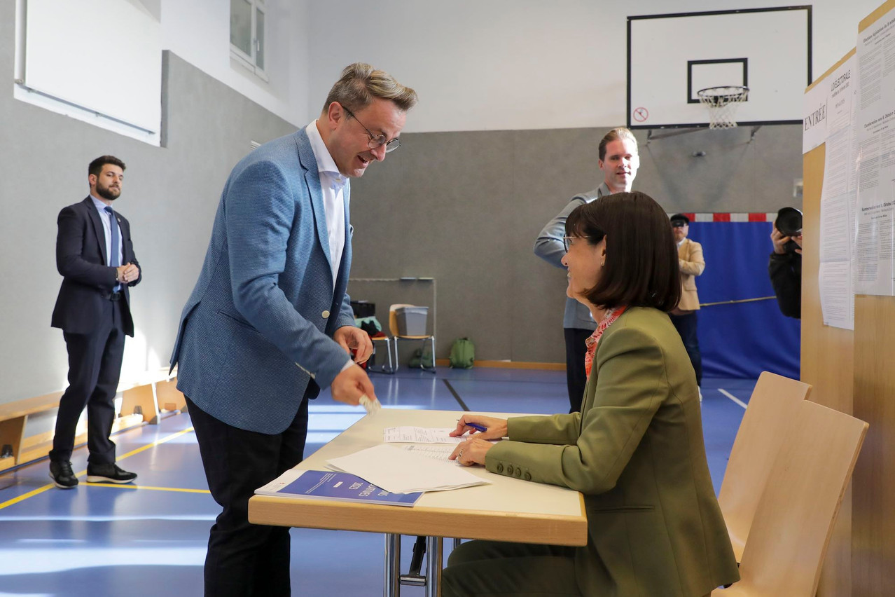Even Luxembourg’s prime minister, Xavier Bettel (DP), had to show ID before voting. Bettel, who is seeking re-election, is pictured at his polling place in Luxembourg-Bonnevoie, around 11:30am, 8 October 2023. Photo: Luc Deflorenne