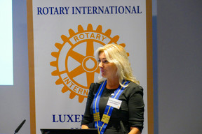 Monika Wardega, president of Rotary Club Luxembourg Hearts, during her welcome address. Photo: Rotary Club Luxembourg Hearts 