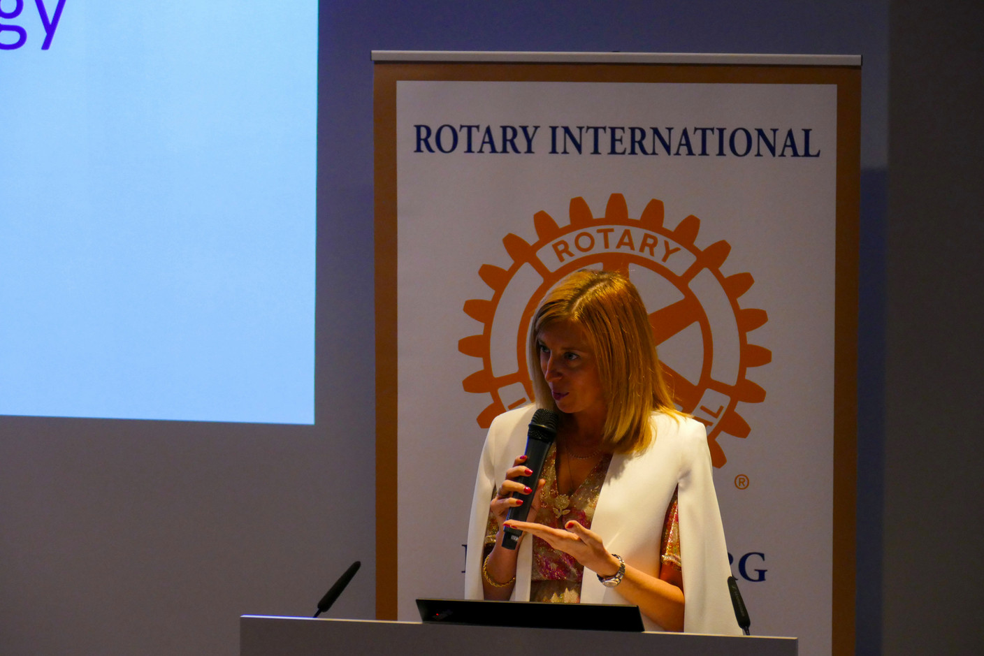 Emilie Serrurier-Hoel, BIL’s head of wealth management, addressing the audience. Photo: Rotary Club Luxembourg Hearts 