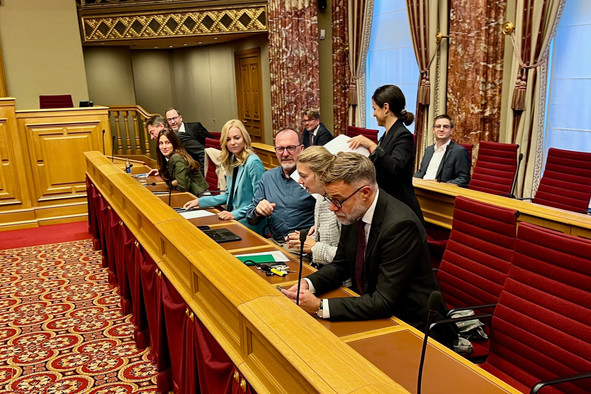 MPs started gathering in Luxembourg’s parliament just before Finance Minister Gilles Roth arrived on Wednesday morning to present it. Party representatives were quick to make their criticisms known. Photo: Paperjam