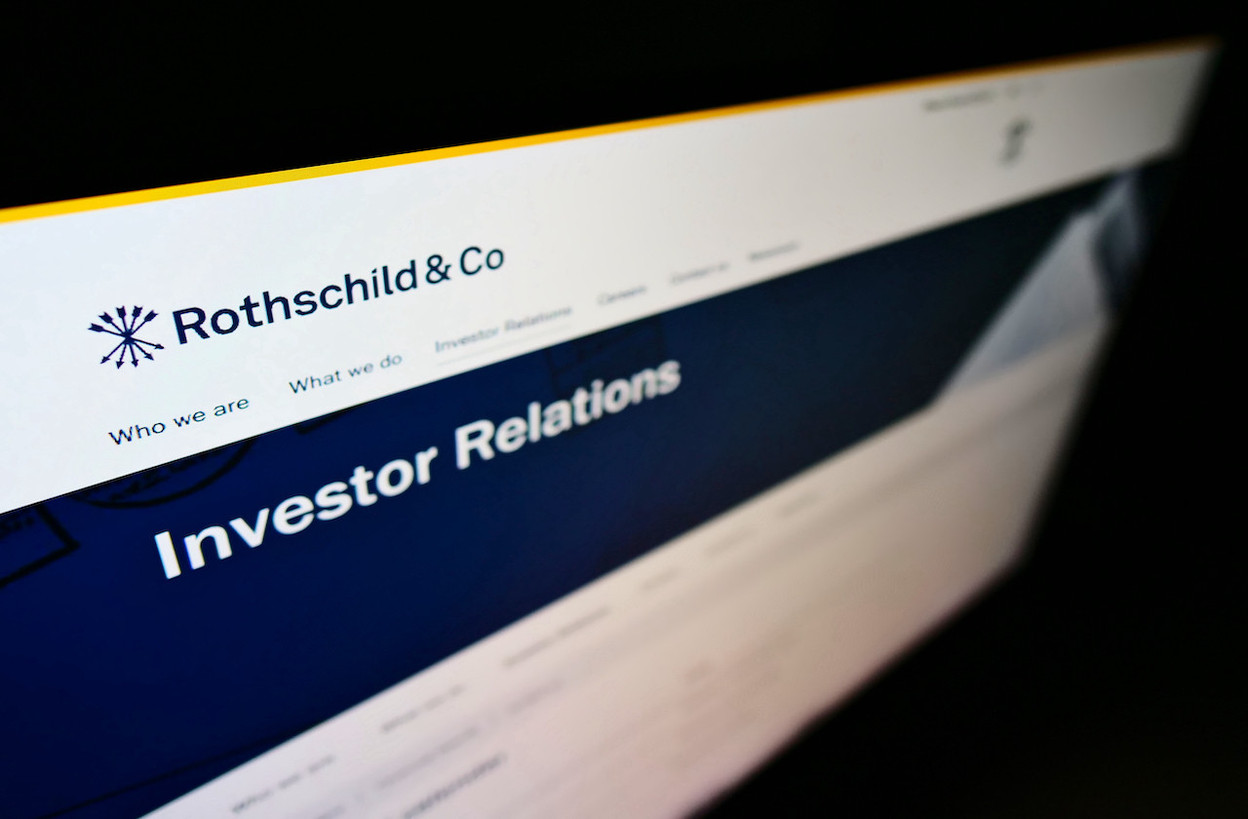 Rothschild & Co will offer its shareholders a 34% premium to buy back their shares and leave the Paris stock market. Photo: Shutterstock
